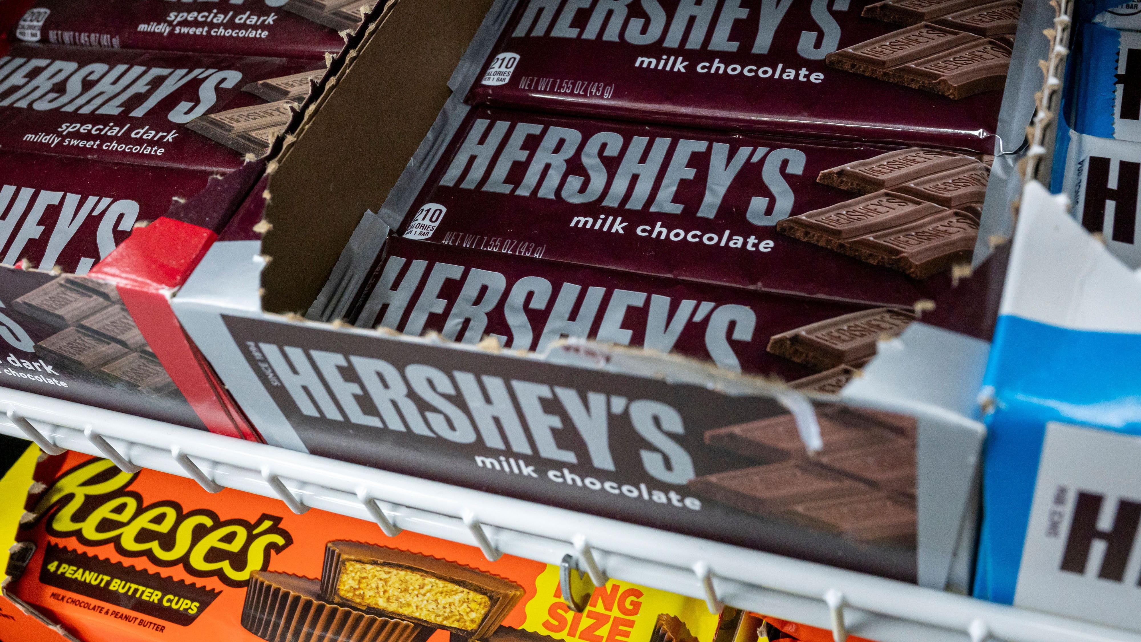 Hershey ziet winst herstellen, maar volumes blijven onder druk